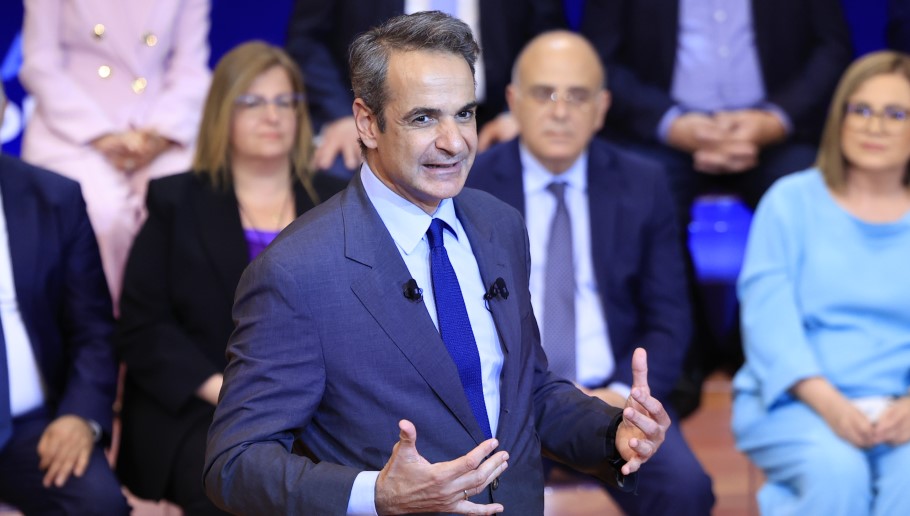 Το παρασκήνιο της ανατροπής με Μπελέρη, το τηλεφώνημα της Μέτσολα στον Μητσοτάκη, οι… μυστηριώδεις σταυροί στον ΣΥΡΙΖΑ και το παιχνίδι με τον Ζαγοράκη