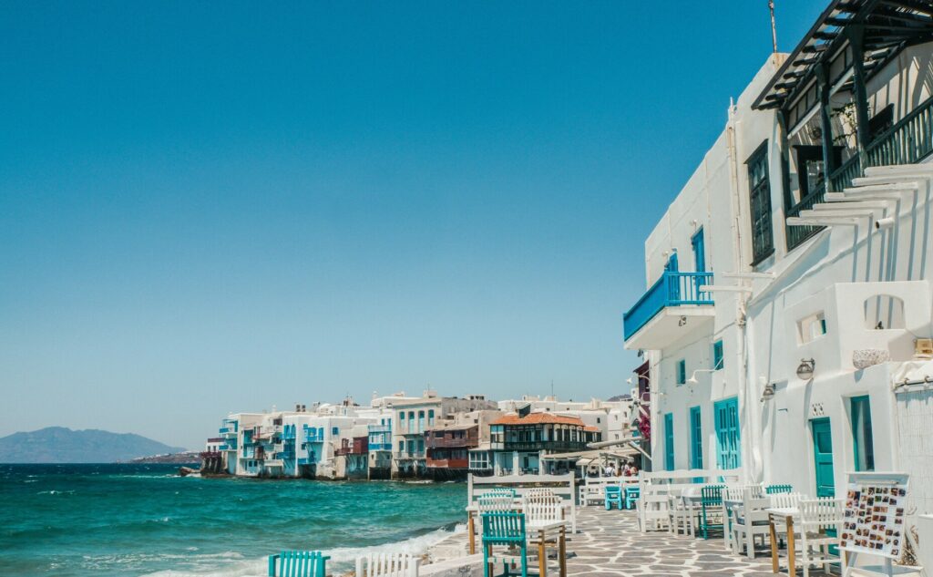 ΥΠΕΝ: Έλεγχοι και πρόστιμα σε έργο και επιχειρήσεις στη Μύκονο