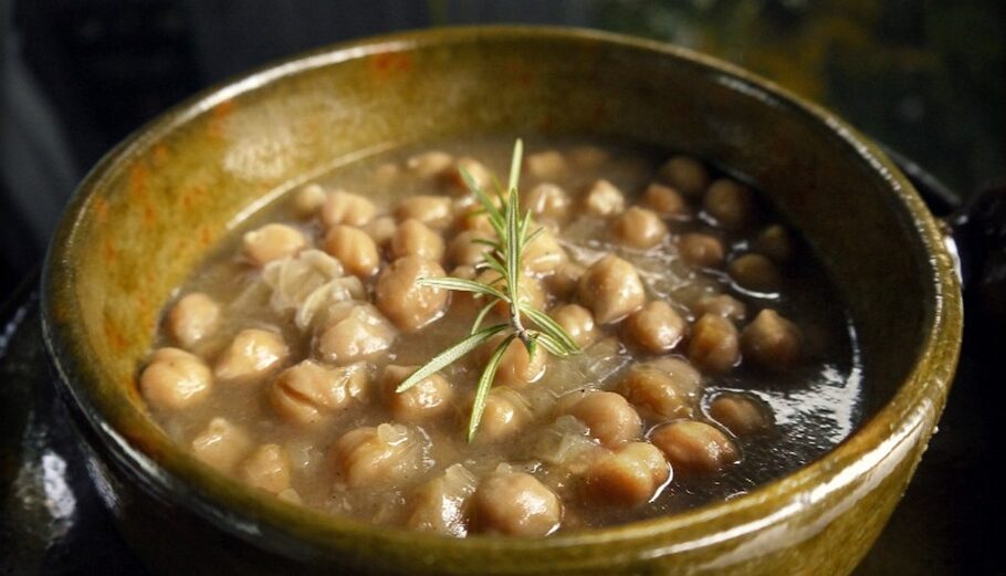 Ένα από τα πιο ξακουστά πιάτα στη Σίφνο, η παραδοσιακή ρεβιθάδα © cycladesmap.gr