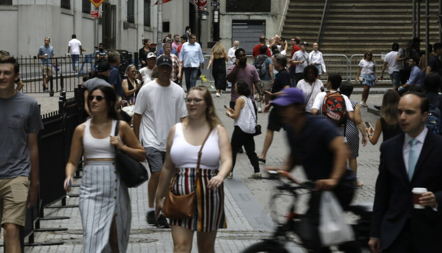 Τουρίστες στη Νέα Υόρκη ©EPA