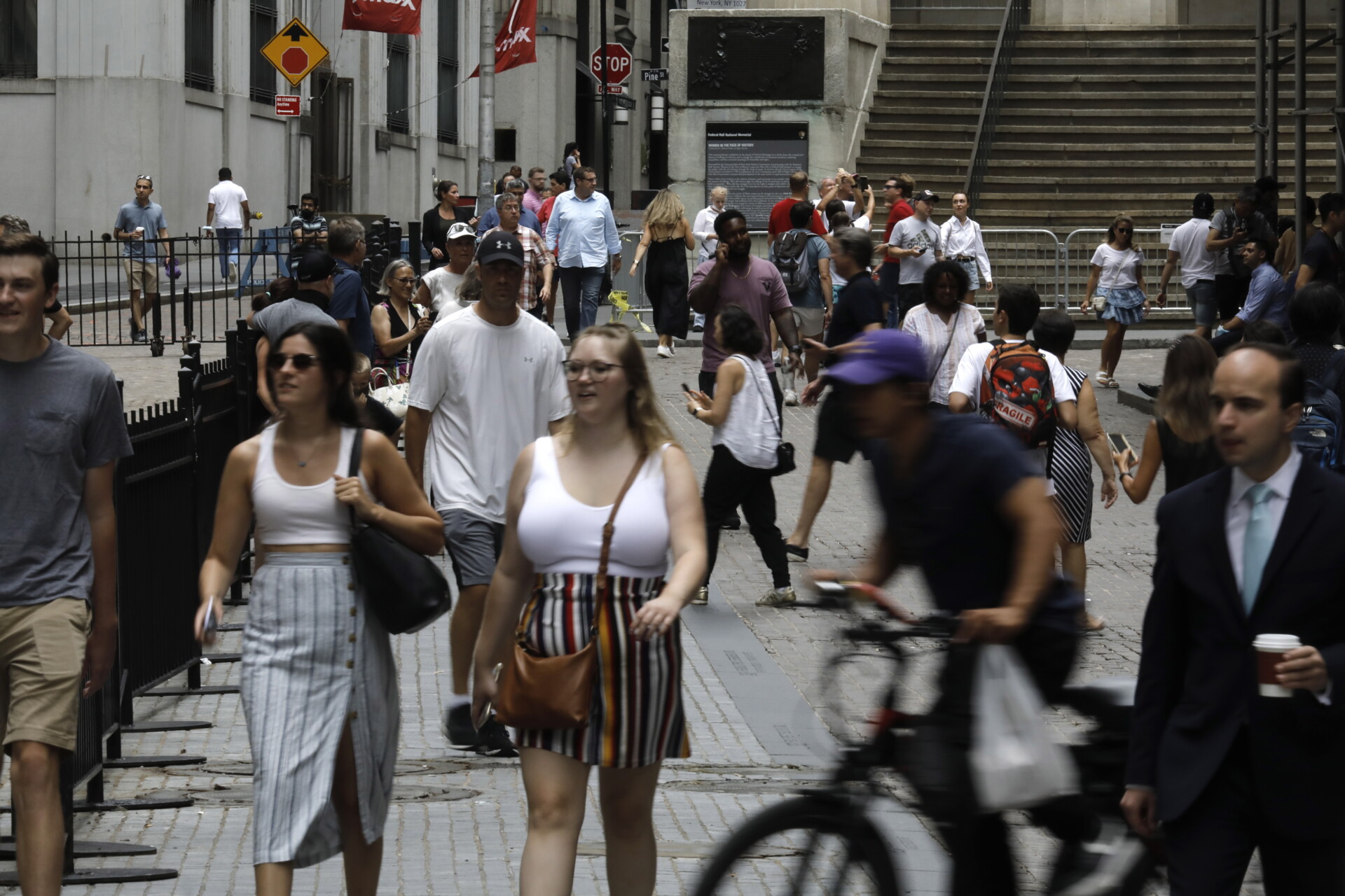 Τουρίστες στη Νέα Υόρκη ©EPA