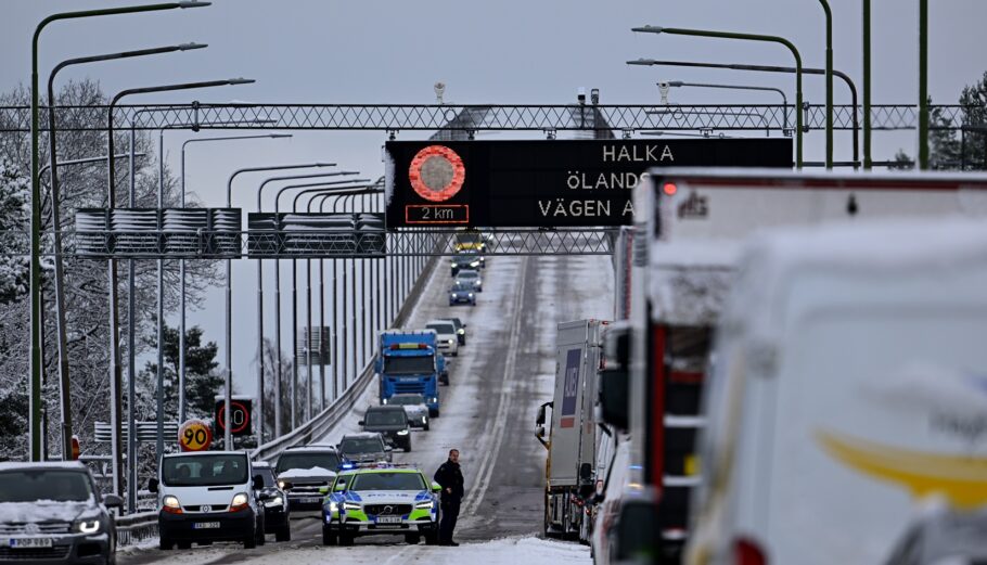 Χιονόπτωση στη Σουηδία © EPA/MAGNUS LEJHALL SWEDEN OUT