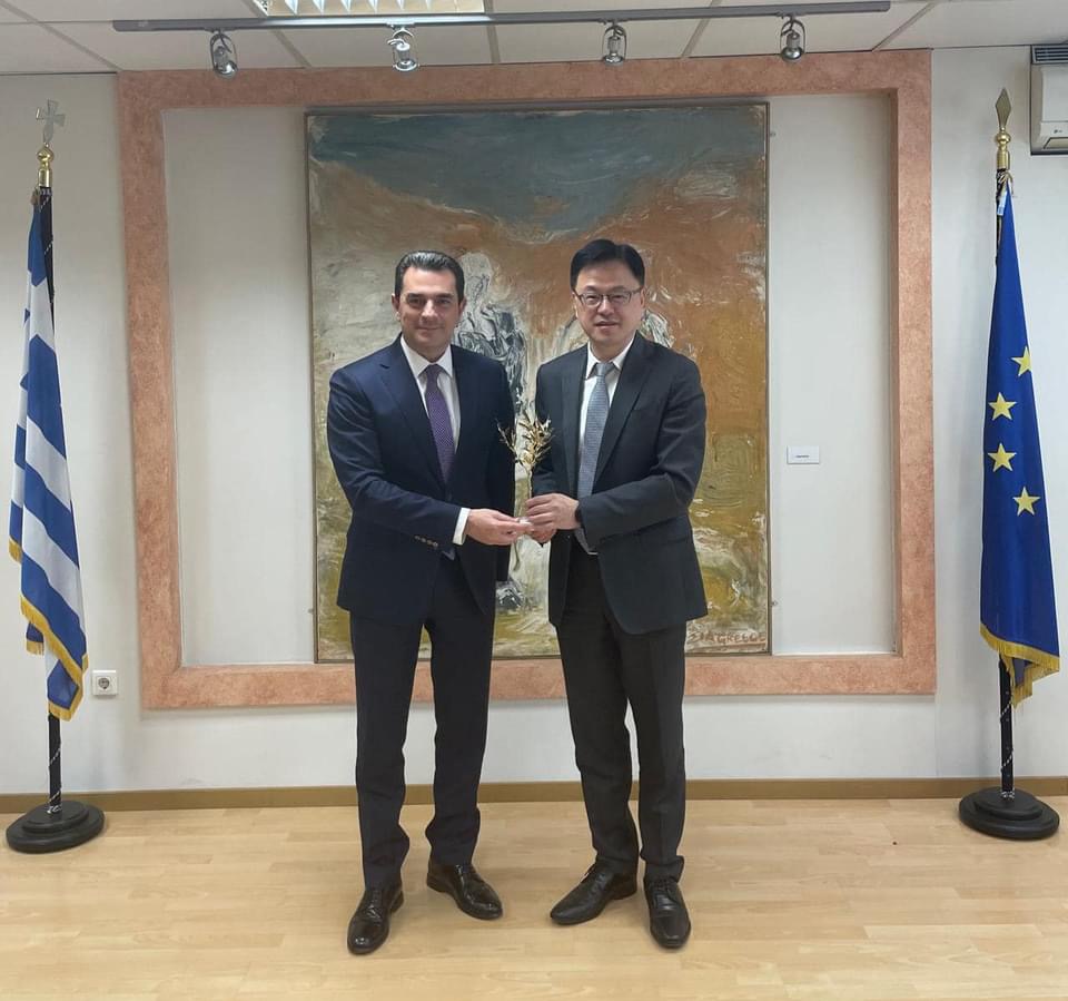 Συνάντηση Σκρέκα με τον πρόεδρο της Cosco Shipping Γουάν Μιν