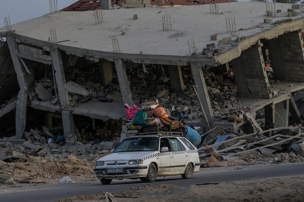 Παλαιστίνιοι εγκαταλείπουν τη Ράφα EPA_MOHAMMED SABER