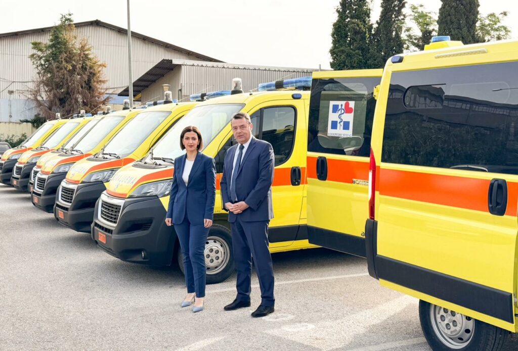 Αγαπηδάκη: 7 νέα ασθενοφόρα σε ΚΥ Βορείου και Νοτίου Αιγαίου