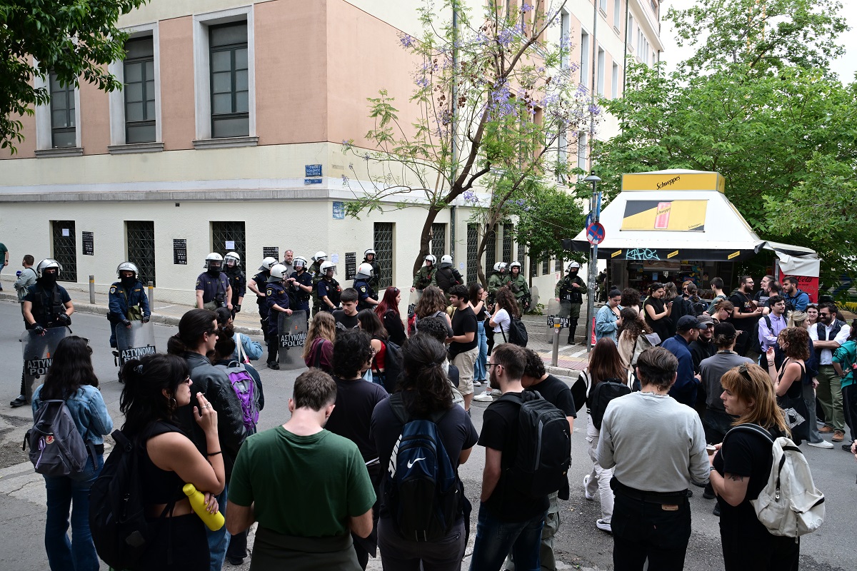 ΕΛΑΣ: 28 συλλήψεις κατά την επιχείρηση εκκένωσης της Νομικής