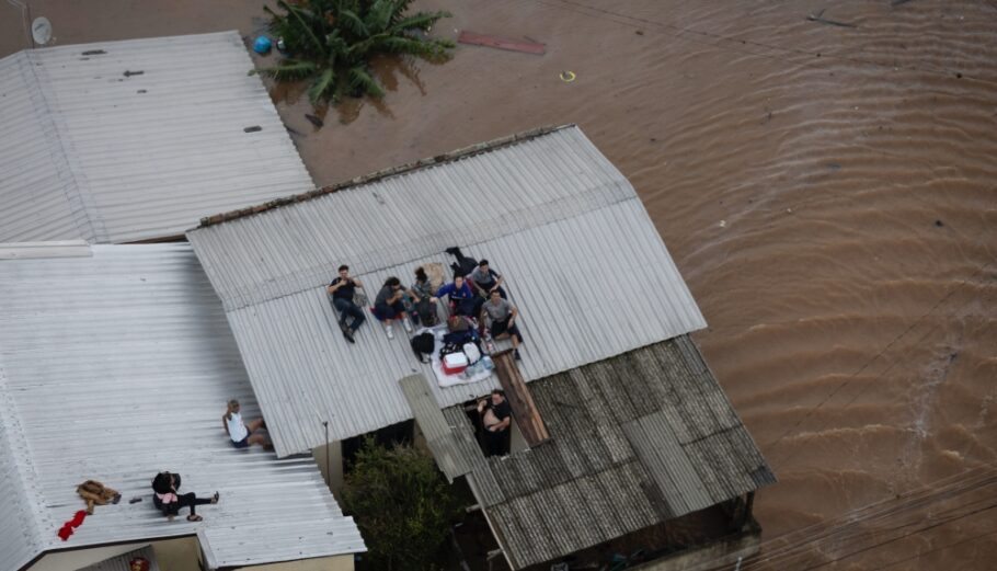 Πλημμύρες στη Βραζιλία © EPA/Isaac Fontana