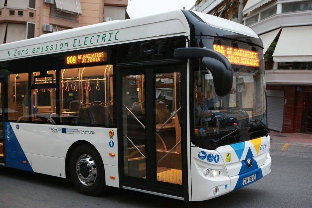 Σε διαβούλευση ο διαγωνισμός για 700 ηλεκτρικά λεωφορεία, τρόλεϊ