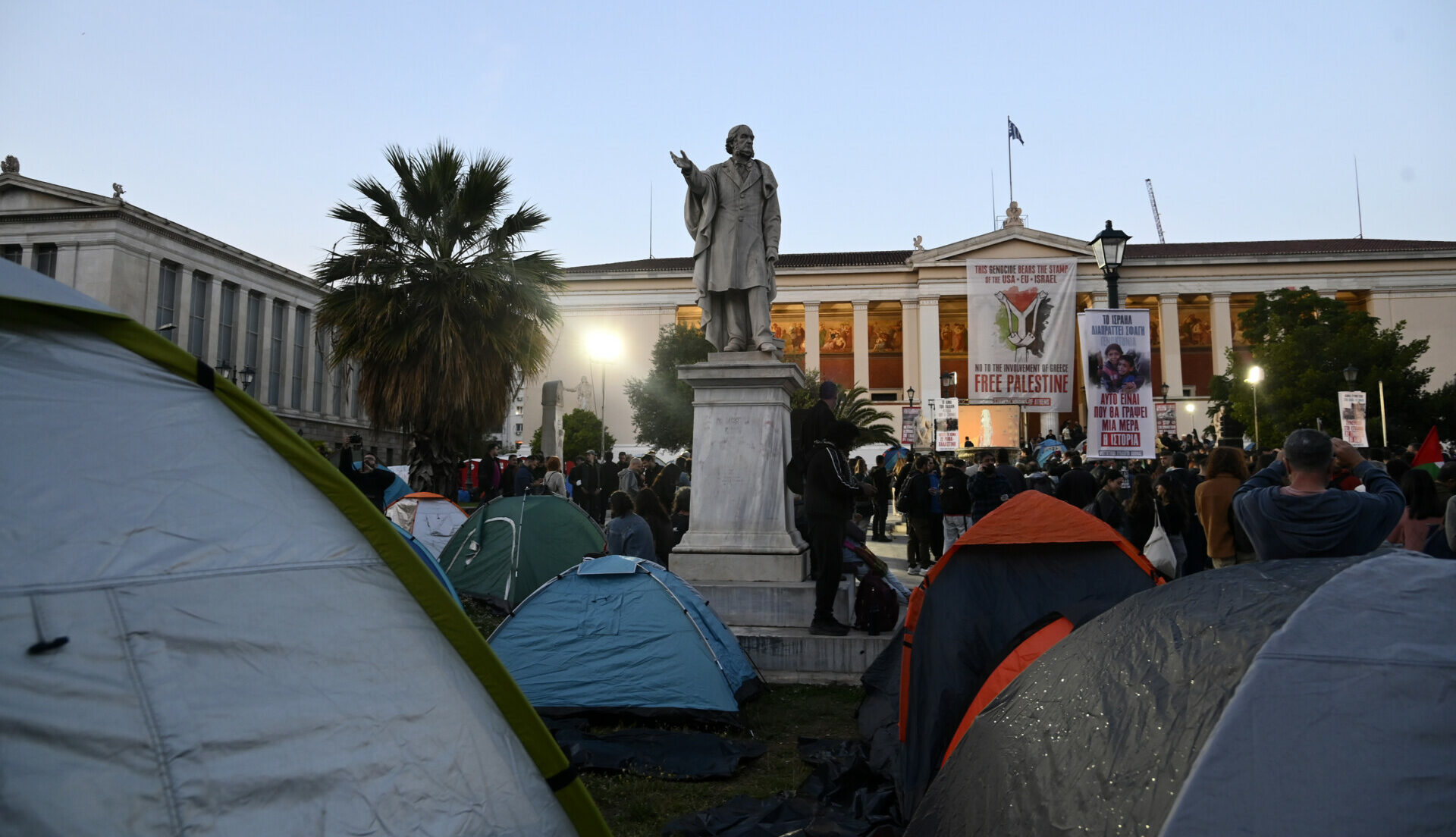 Ολονυκτία φοιτητών στην Αθήνα για την Παλαιστίνη © Intime