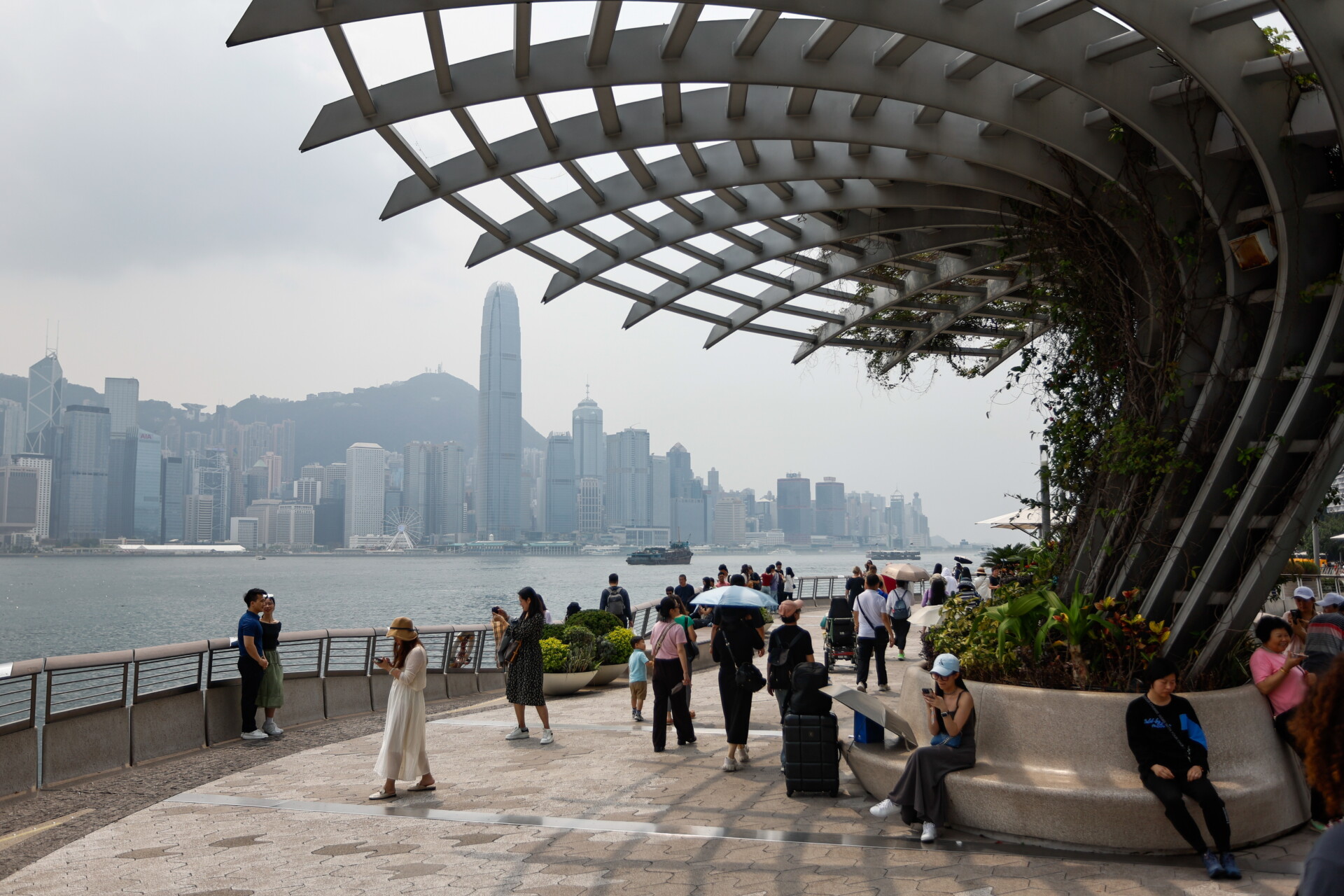 Κόσμος στο Χονγκ Κονγκ © EPA/DANIEL CENG