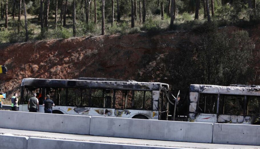Φωτιά εκδηλώθηκε σε λεωφορείο του ΟΑΣΘ στη Θεσσαλονίκη © INTIME / ΠΑΠΑΝΙΚΟΣ ΓΙΑΝΝΗΣ
