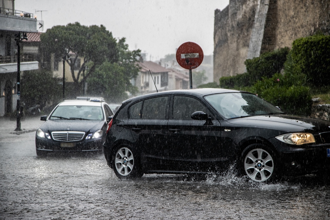 Έντονη βροχόπτωση στα Κάστρα στη Θεσσαλονίκη © ΡΑΦΑΗΛ ΓΕΡΩΓΙΑΔΗΣ/EUROKINISSI