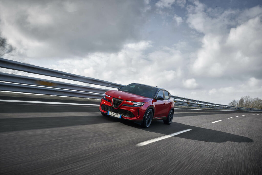 Η κορυφαία ηλεκτρική Alfa Romeo Junior θα αποδίδει 280 ίππους