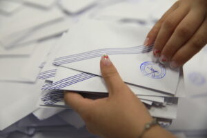 Γιατί η στρατηγική της πρώτης κάλπης αφορά όλα τα κόμματα