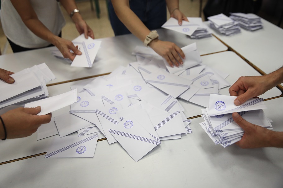 Δημοσκόπηση Metron Analysis: Άνω του 30% η ΝΔ, μάχη Πλεύσης-ΠΑΣΟΚ για τη 2η θέση