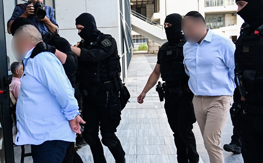Δίκη Καραϊβάζ: Αθώοι λόγω αμφιβολιών οι δύο κατηγορούμενοι