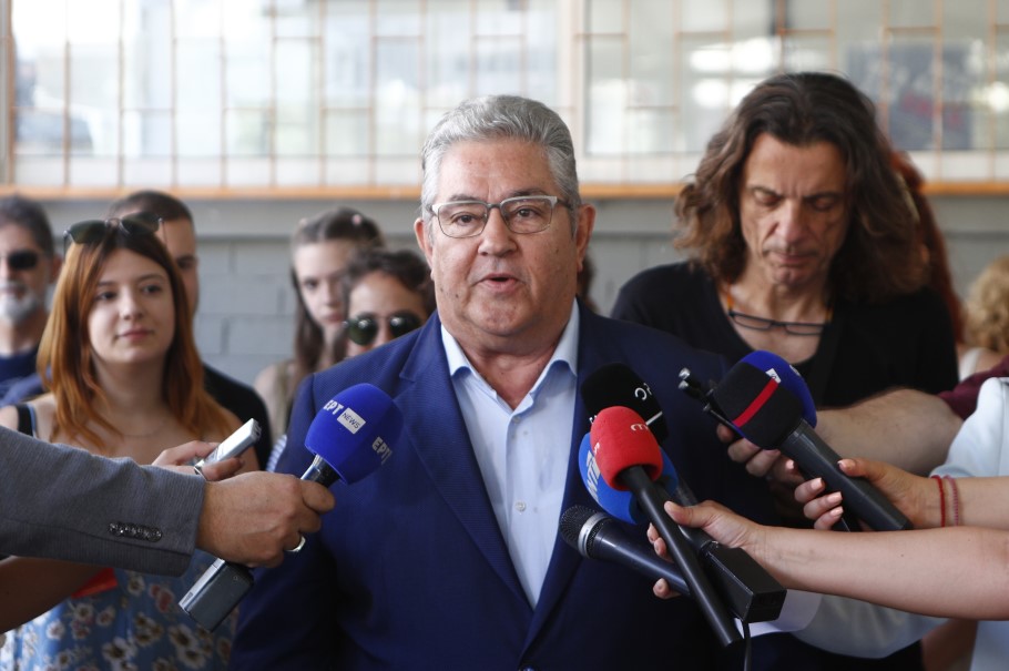 Ευρωεκλογές 2024: Ψήφισε στη Νέα Ιωνία ο Κουτσούμπας