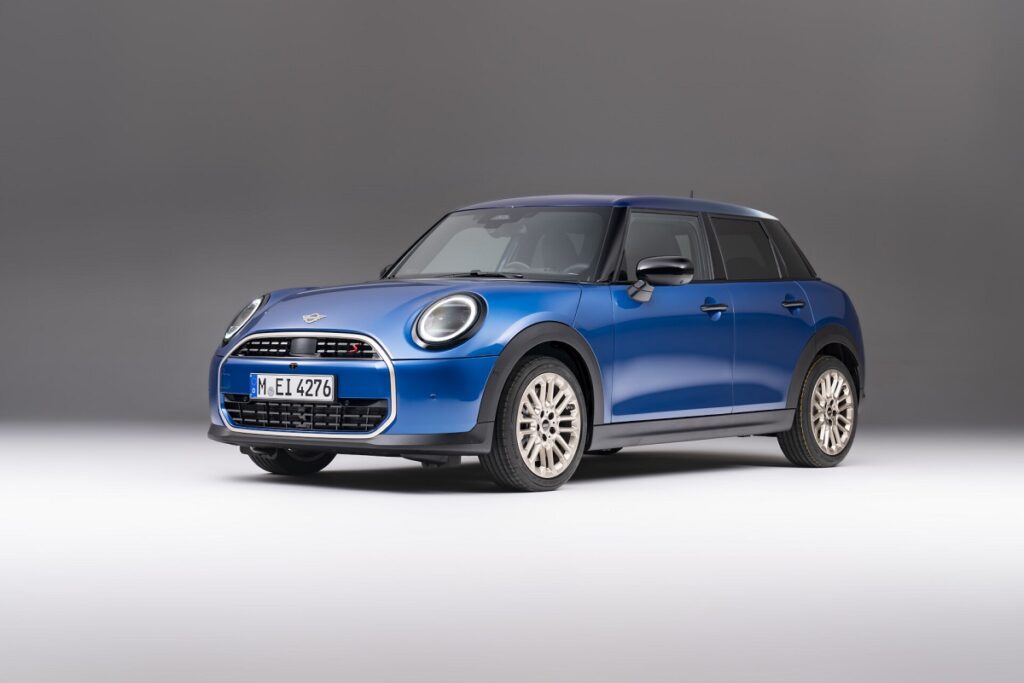 Το νέο Mini Cooper αποκτά και πεντάθυρη έκδοση