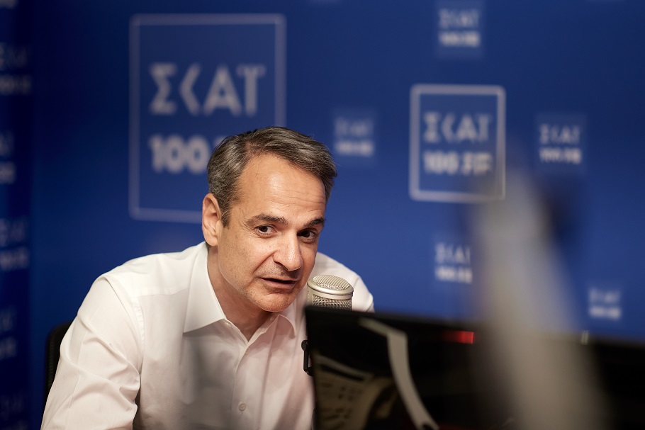 Συνέντευξη του Πρωθυπουργού Κυριάκου Μητσοτάκη στον ραδιοφωνικό σταθμό ΣΚΑΪ 100,3 και στους δημοσιογράφους Βασίλη Χιώτη και Νότη Παπαδόπουλο@. (ΔΗΜΗΤΡΗΣ ΠΑΠΑΜΗΤΣΟΣ/ΓΡΑΦΕΙΟ ΤΥΠΟΥ ΠΡΩΘΥΠΟΥΡΓΟΥ/EUROKINISSI)