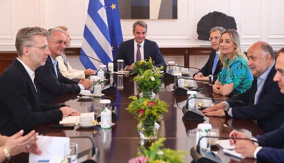 Μητσοτάκης: Συναντήθηκε στο Μαξίμου με τους ευρωβουλευτές της ΝΔ