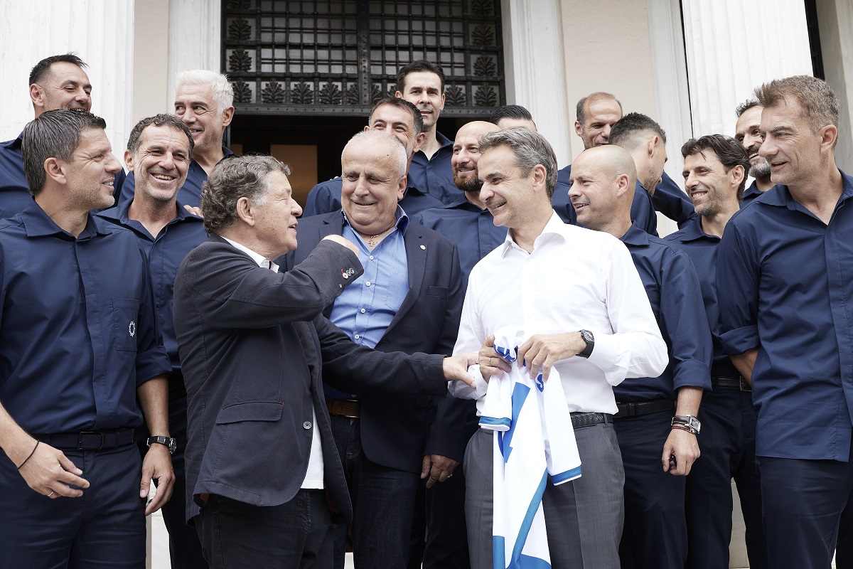 Κυριάκος Μητσοτάκης: Συνάντηση με την Εθνική του Euro 2004