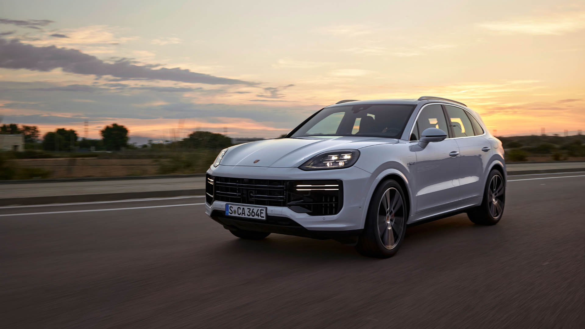 Η ηλεκτρική Porsche Cayenne θα πωλείται παράλληλα με τις βενζινοκίνητες
