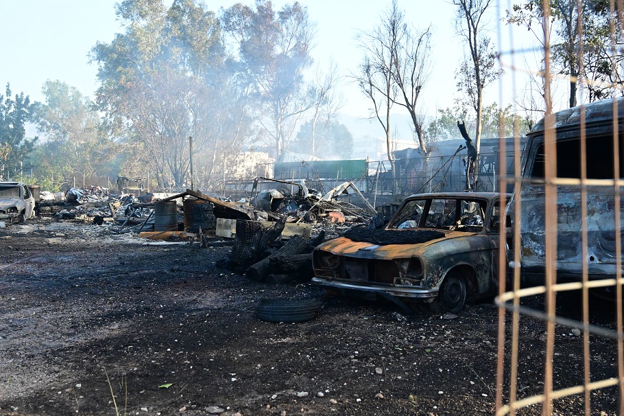 Πυρκαγιά στην Λ. Καραμανλή κοντά στο ρέμα της Χελιδονούς στο Μενίδι@Eurokinissi