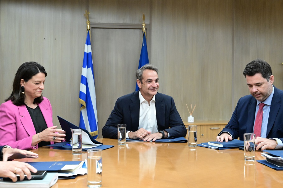 Μητσοτάκης: Ισχύει στο ακέραιο η δέσμευση για κατώτατο στα 950 ευρώ