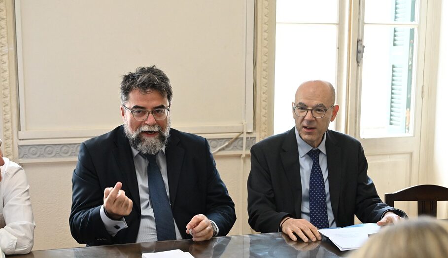Στα γραφεία του ΟΑΣΑ ο Βασίλης Οικονόμου