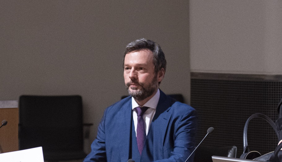 Βουνς: Να μειωθούν τα επιτόκια, αλλά προσοχή στον πληθωρισμό