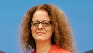 Παράθυρο για αύξηση επιτοκίων της ΕΚΤ από τη Σνάμπελ