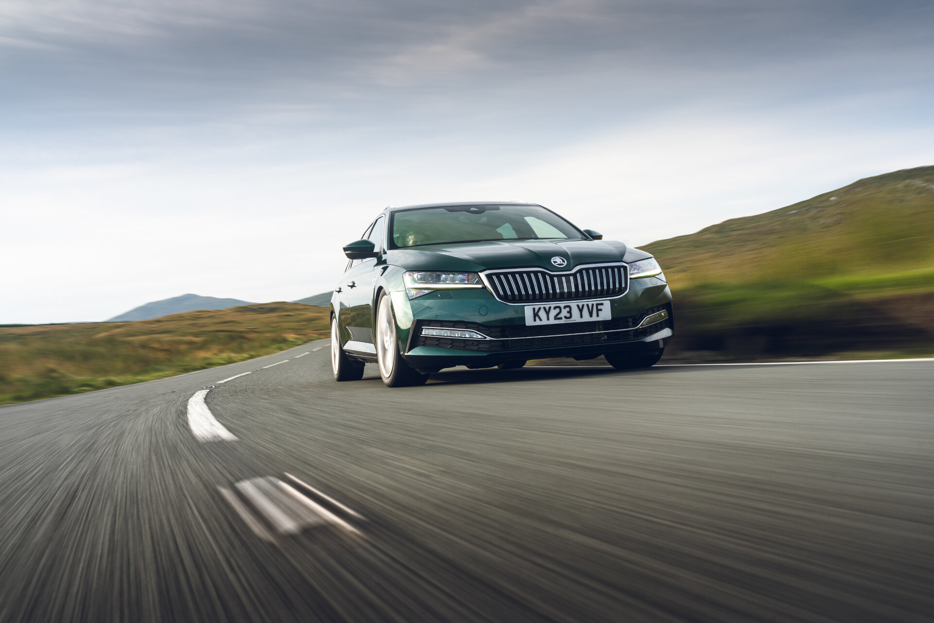 Aυτό το Skoda Superb ανταγωνίζεται σε επιδόσεις την… BMW M3!