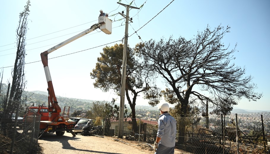 ΔΕΔΔΗΕ: Πότε θα επιστρέψει το ρεύμα στις πυρόπληκτες περιοχές