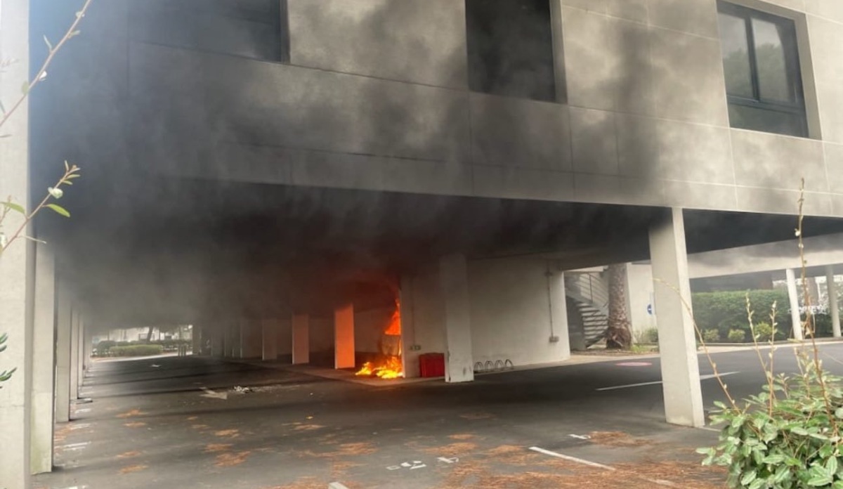 Γαλλία: Έκρηξη σε συναγωγή, τρομοκρατική ενέργεια λέει ο Μακρόν