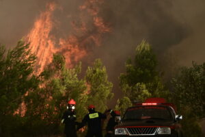 FT: Οι 3 λόγοι που η Αθήνα κινδυνεύει από μεγάλη φωτιά