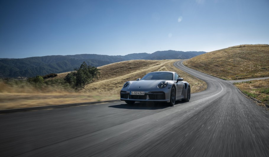 Porsche: Κυκλοφορεί ειδική έκδοση της 911 Turbo για τα 50 χρόνια στην παραγωγή
