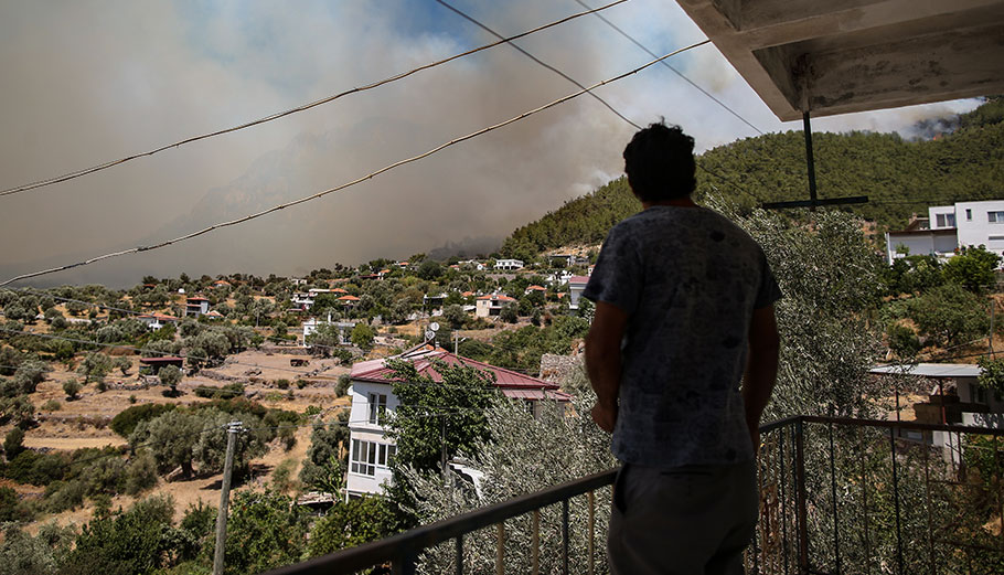 Φωτιά στη Σμύρνη: Πύρινος εφιάλτης στο Κορδελιό