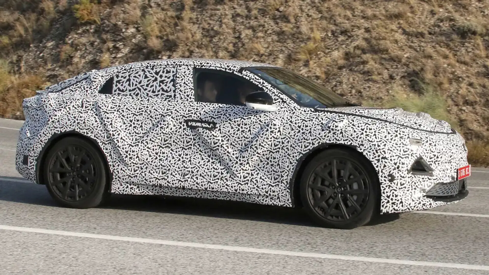 H Alpine δοκιμάζει νέο SUV με σπορτίφ σιλουέτα