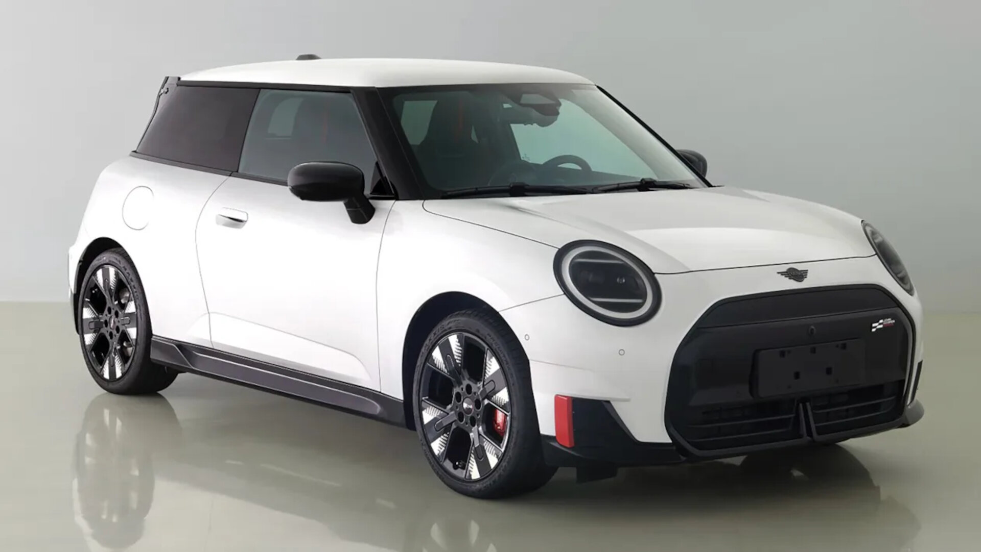 Διέρρευσαν φωτογραφίες των νέων Mini JCW E και Aceman JCW
