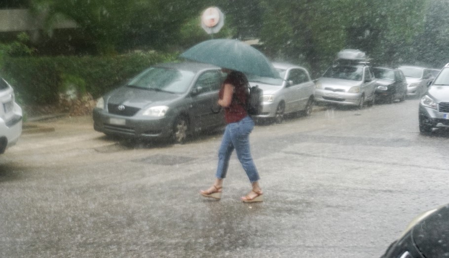 ”Καμπανάκι” μετεωρολόγων: Βροχές και καταιγίδες έως την Παρασκευή