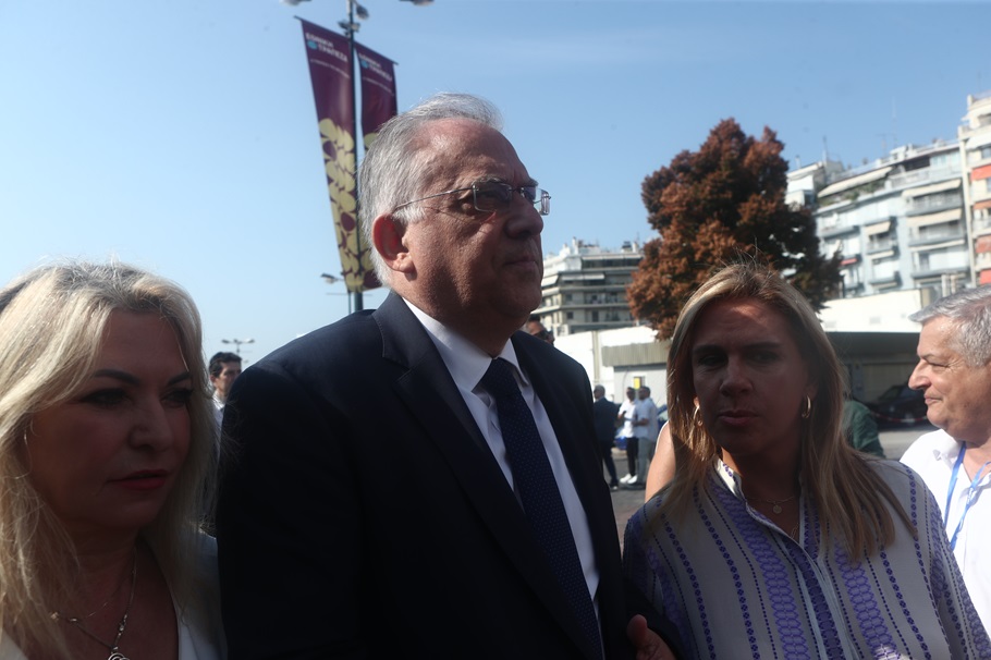 Θεοδωρικάκος: Συνάντηση με Χάμπεκ για ενίσχυση οικονομικών σχέσεων