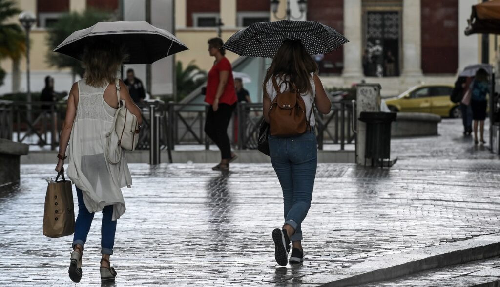 Καιρός: Βροχές και καταιγίδες φέρνει η κακοκαιρία Atena την Τρίτη