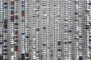 Ο διχασμός της ευρωπαϊκής αυτοκινητοβιομηχανίας, ποιοι βάζουν εμπόδια στο “Made in Europe”