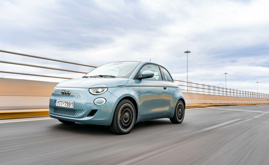 Συνεχίζει να παραμένει εκτός παραγωγής το Fiat 500e