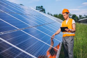 EuroEnergy: Πώς θα βάλει στην πρίζα έργα 500 MW στην Ελλάδα έως το 2028