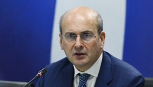 Χατζηδάκης: Νέα μέτρα για τη μεσαία τάξη τον Σεπτέμβριο