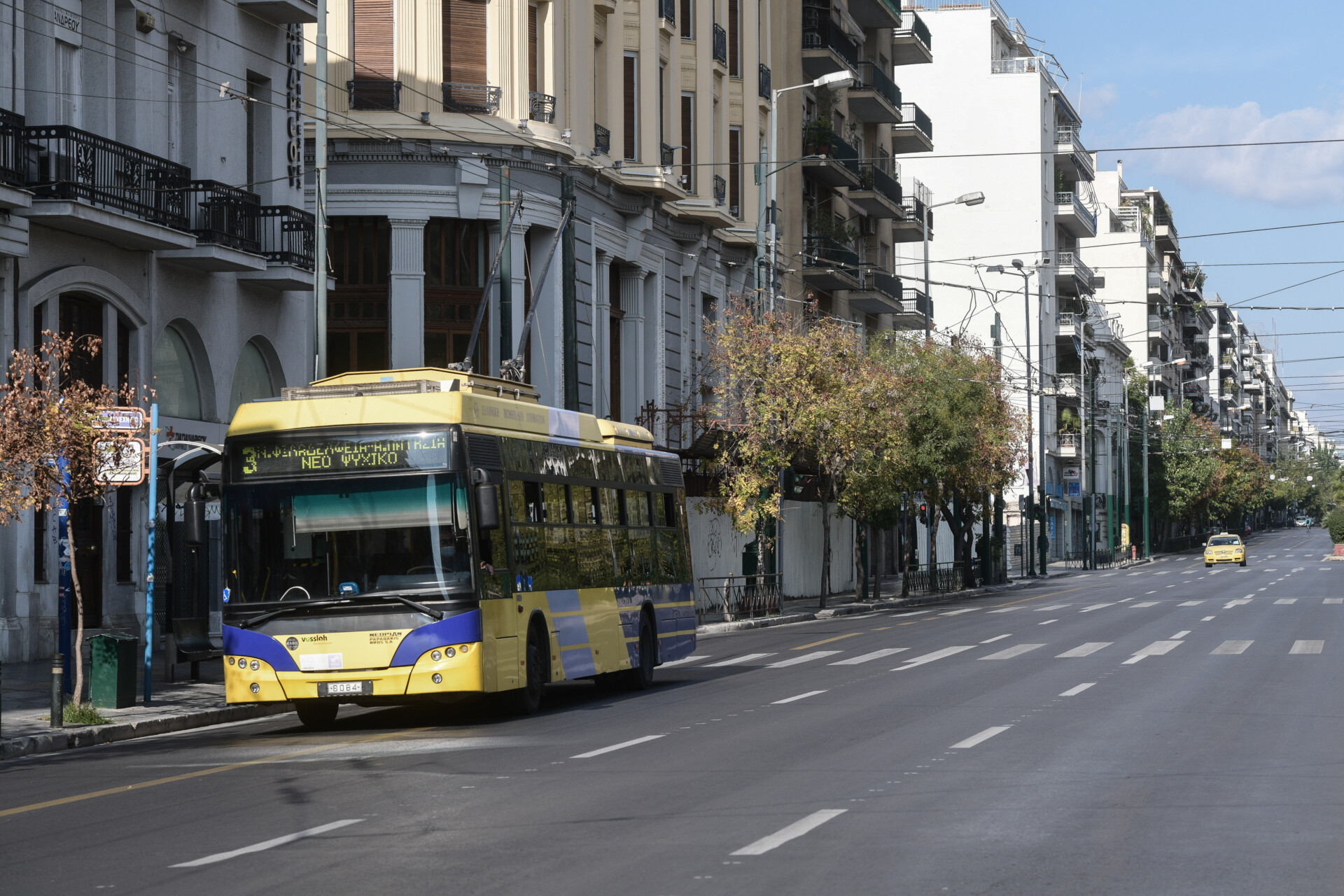 Δήμος Αθηναίων: Ευθύνη της νταλίκας η πτώση δένδρου στην Πατησίων