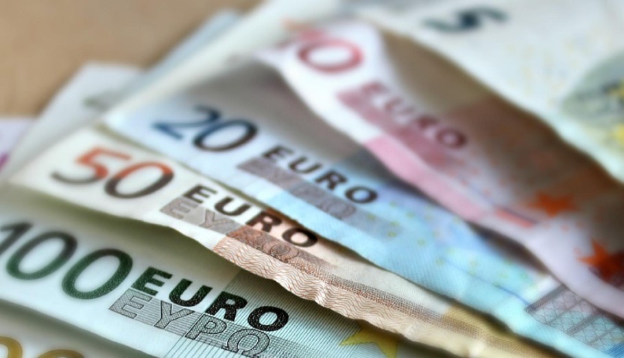 Voucher έως 800 ευρώ: Ποιες οικογένειες το δικαιούνται