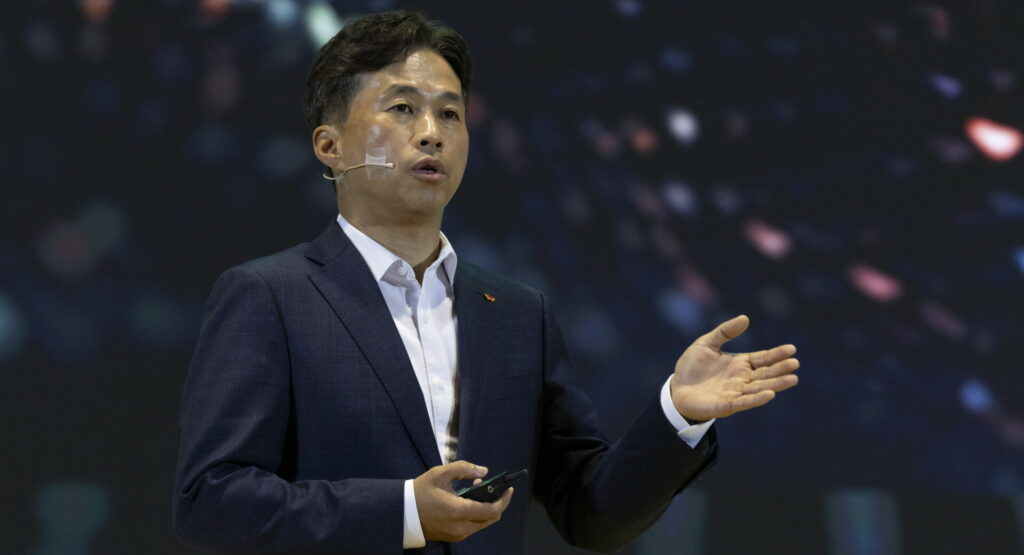 SK Hynix: Επιταχύνει την κυκλοφορία των νέων τσιπ AI