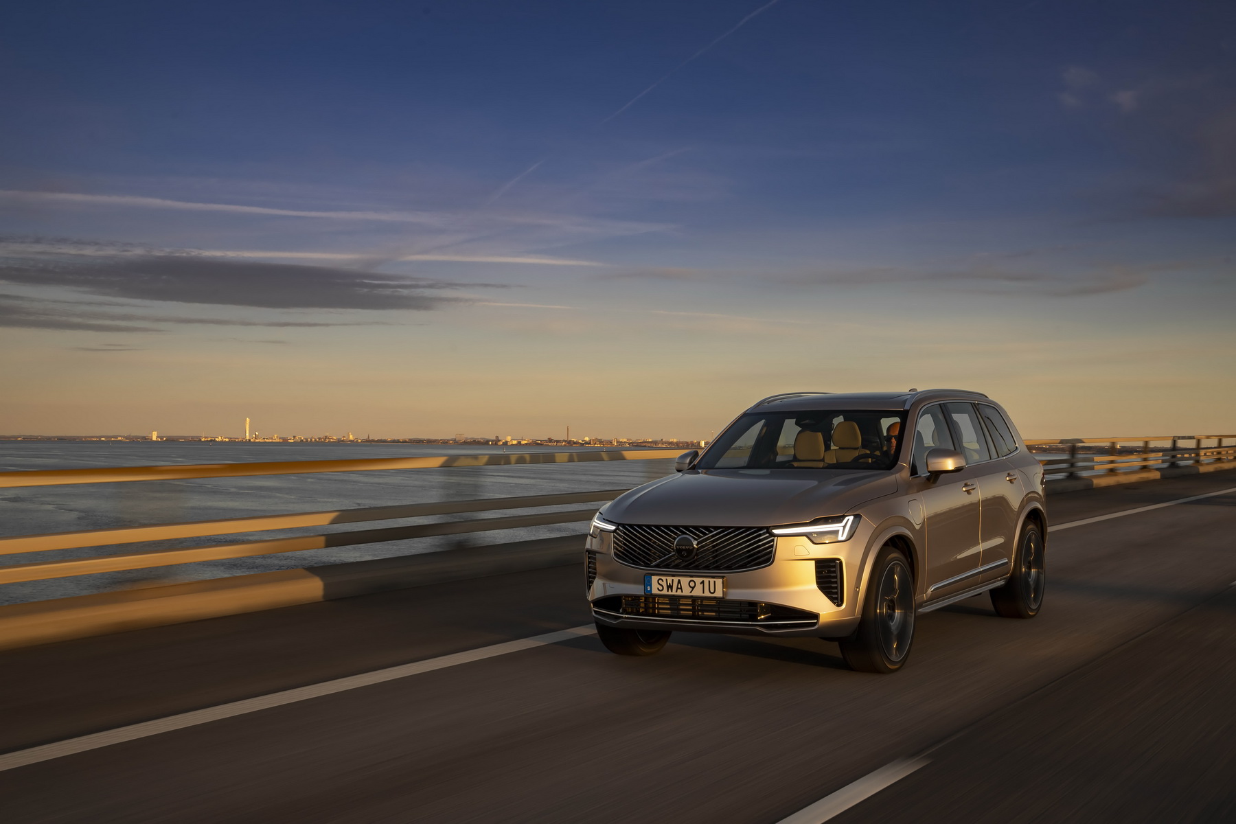 Οδηγούμε στη Σουηδία το νέο Volvo XC90 T8 eAWD Plug in Hybrid